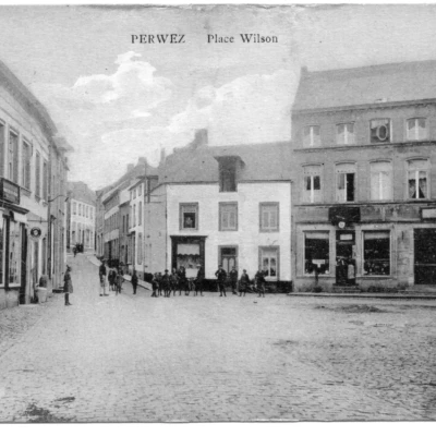 Perwez - Grand-Place vers la rue Saint-Roch - Entre deux guerres Perwez - Grand-Place vers la rue Saint-Roch - Entre deux guerres