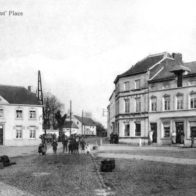 Perwez - Petite place (début Avenue Wilmart) - Avant la Première Guerre mondiale Perwez - Petite place (début Avenue Wilmart) - Avant la Première Guerre mondiale